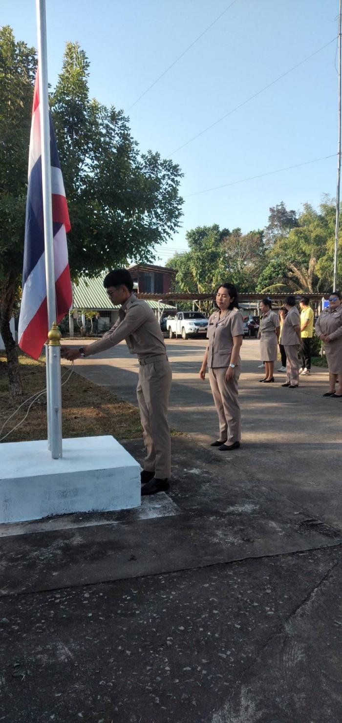 การจัดกิจกรรมเคารพธงชาติ เป็นประจำทุกวันจันทร์ของสัปดาห์  ด้วยคณะรัฐมนตรีในคราวประชุมเมื่อวันที่ ๒๐ กันยายน ๒๕๕๙ ได้มีมติเห็นชอบกำหนดให้วันที่ ๒๘ กันยายน ของทุกปีเป็นวันพระราชทานธงชาติไทย (Thai National Flag Day)