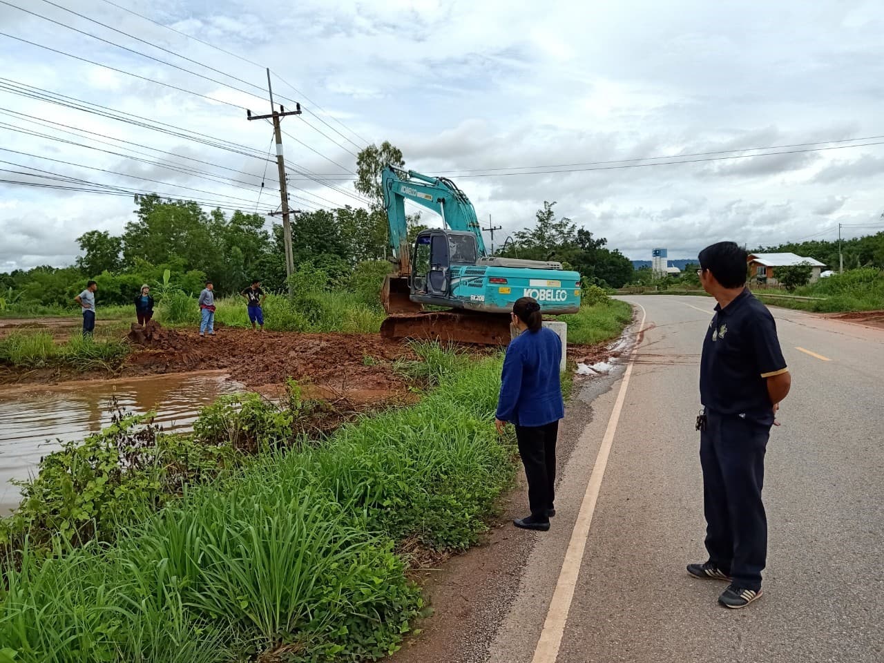 การลงพื้นที่แก้ไขปัญหาความเดือดร้อนที่เกิดจากพายุฝนตก