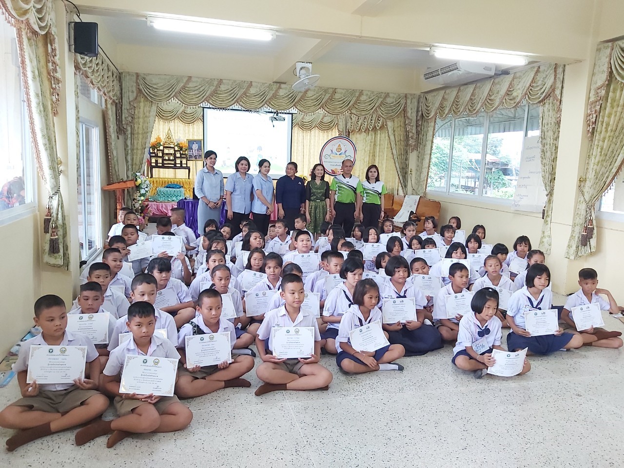 มอบใบประกาศโครงการผู้นำนักเรียนส่งเสริมสุขภาพ